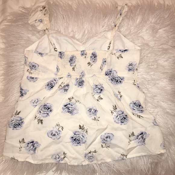 Floral Abercrombie and Fitch flutter sleeve top - Picture 3 of 3